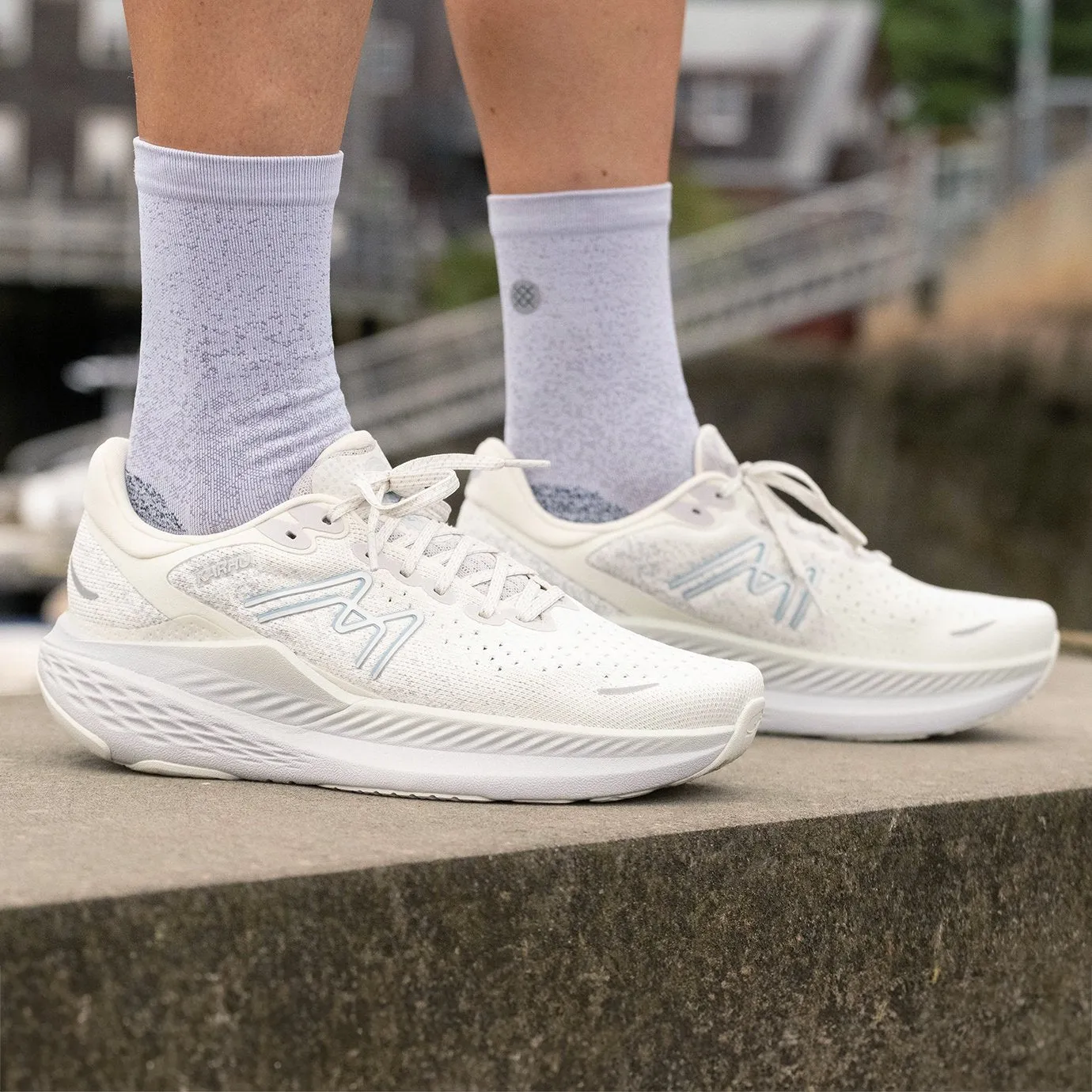 Comfortable Pace Style Design WOMEN'S MESTARI RUN 1.5 - ICICLE / STERLING BLUE