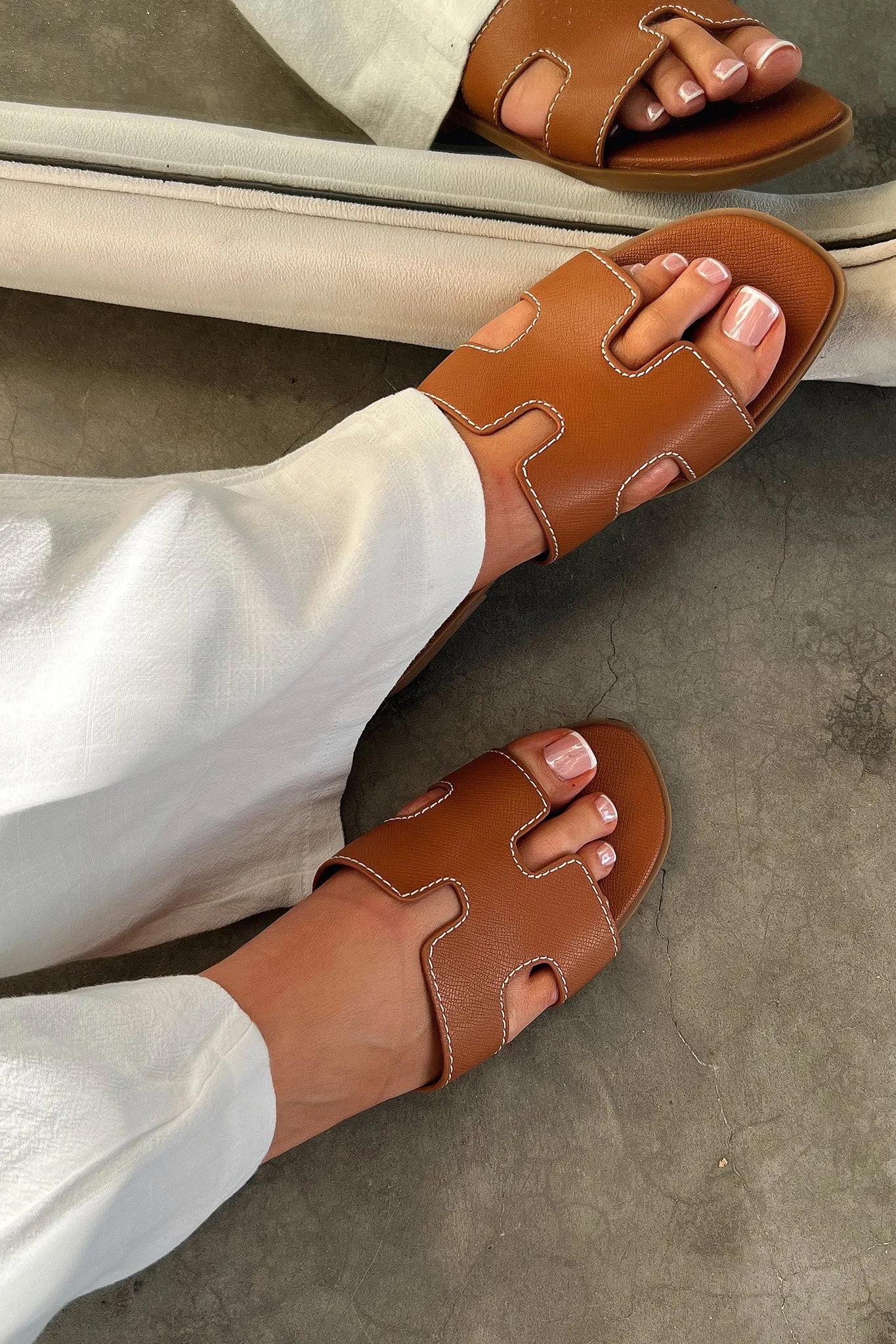 Durable Comfort Valia Slides - Tan