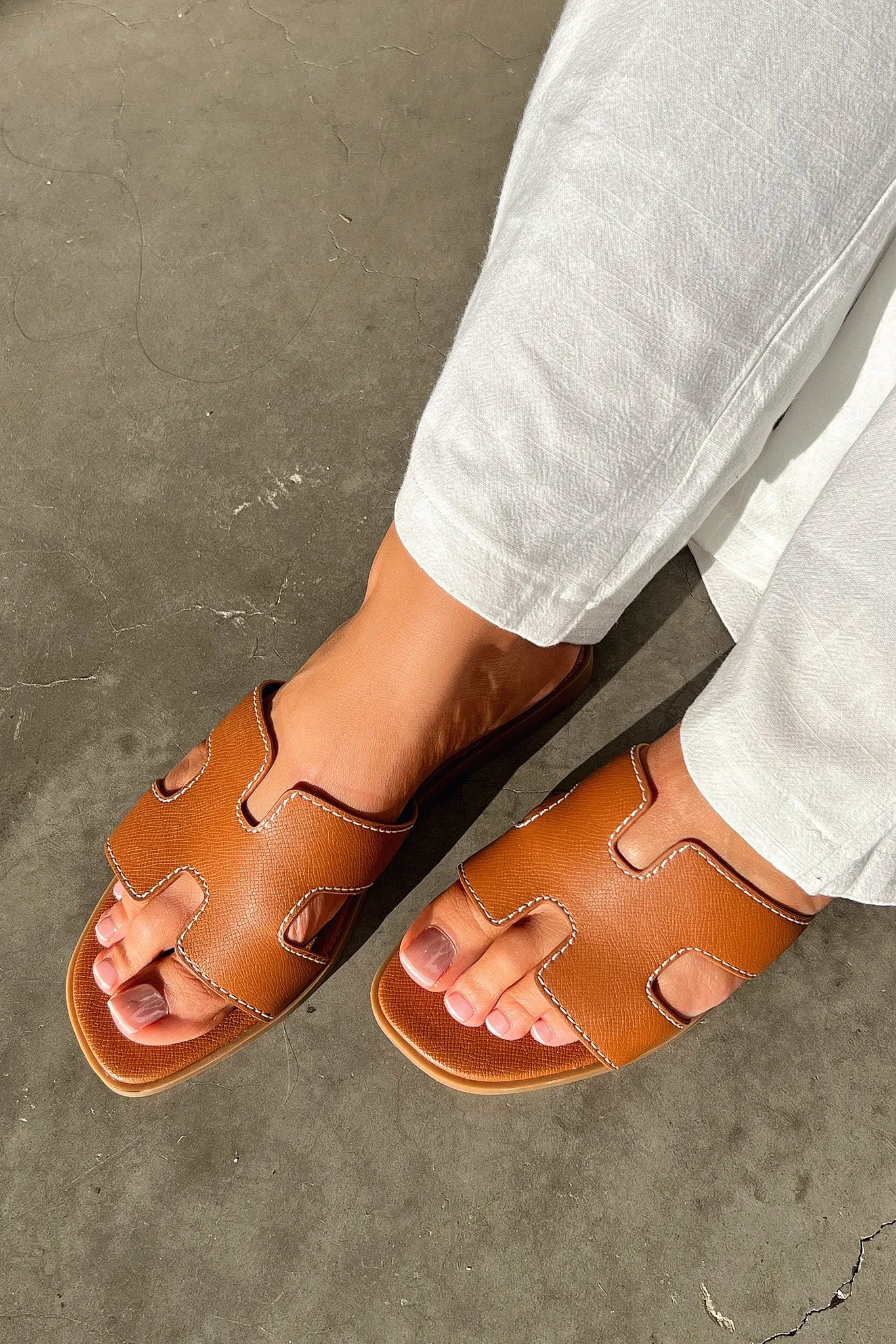 Durable Comfort Valia Slides - Tan