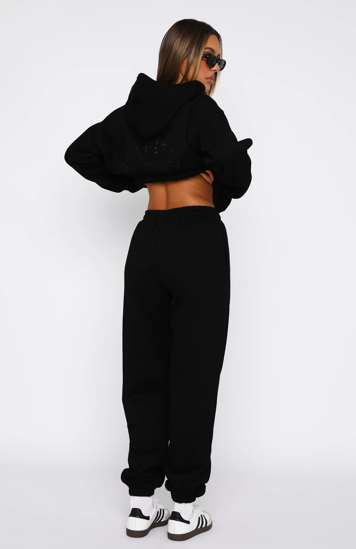 Flattering Fit Stay Lifted Sweatpants Black