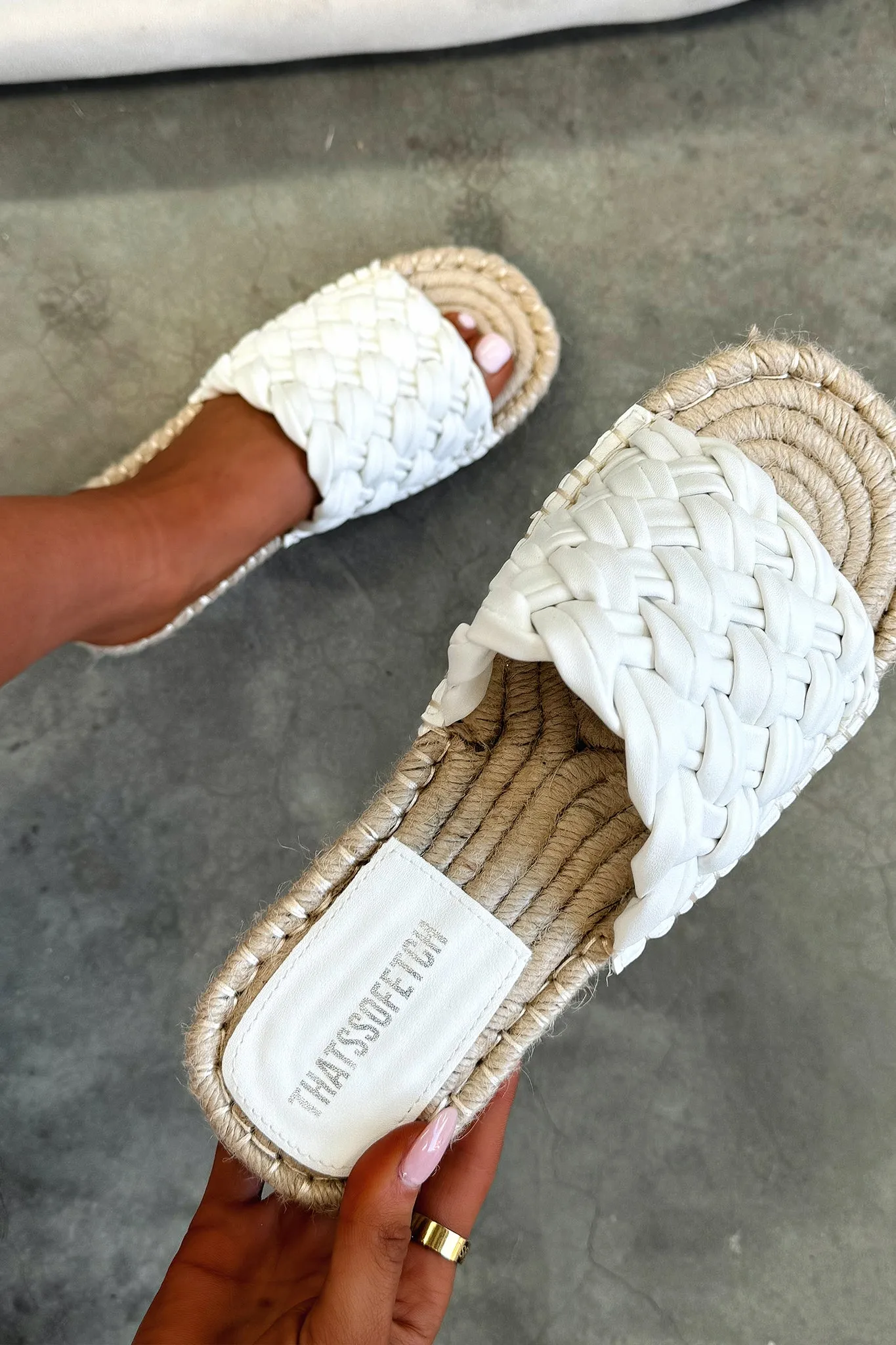 Grommet Accents Maldive Slides - White