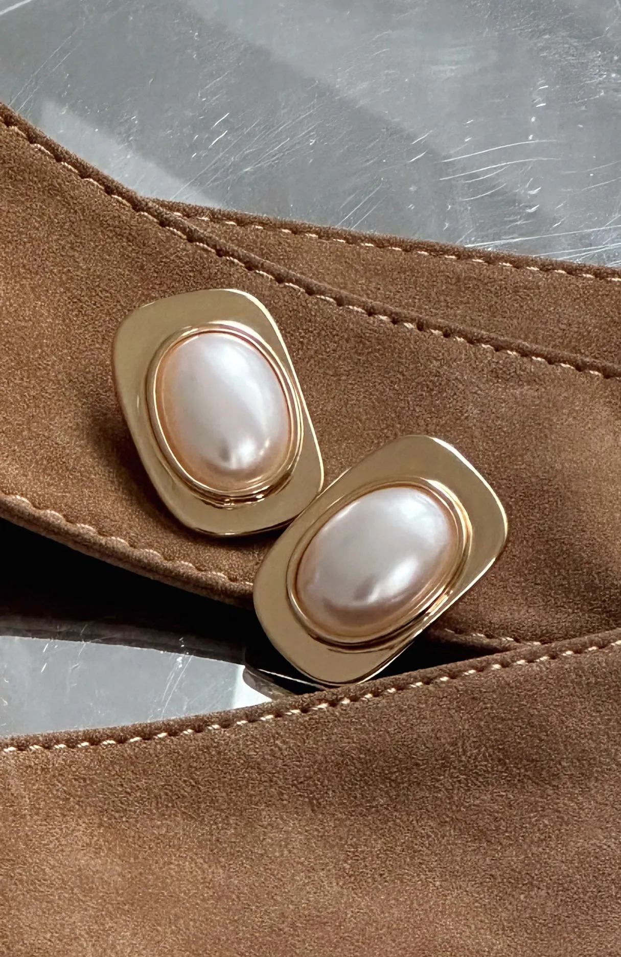 Leigh Earrings Gold Fine metal cufflinks