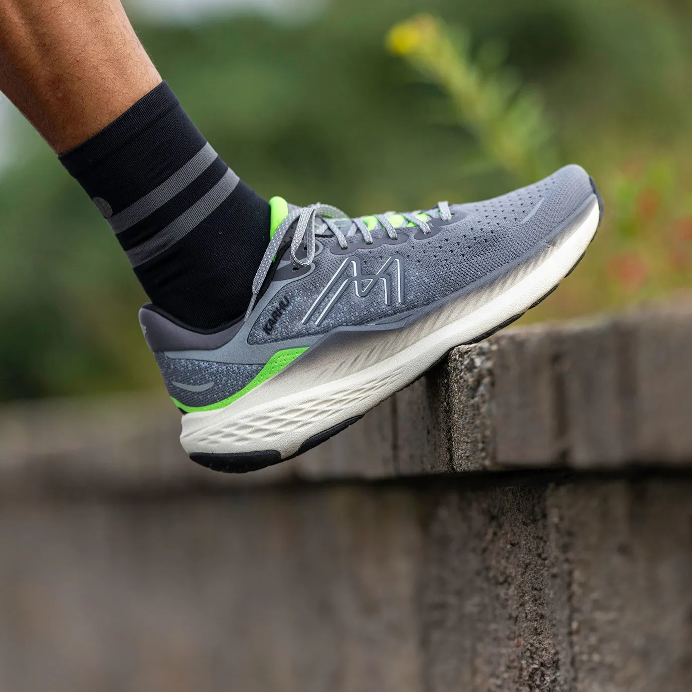 MEN'S MESTARI RUN 1.5 - FROST GREY / BLACK Durable side panel