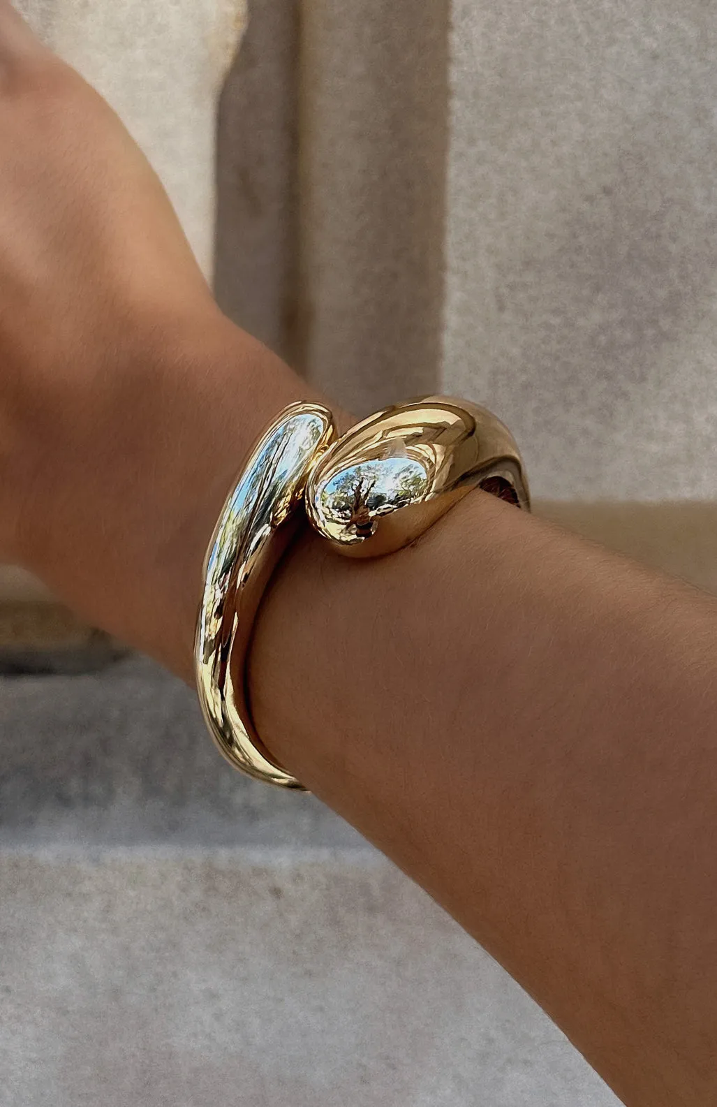 Sienna Bracelet Gold Chic metalwork Sophisticated neckwear