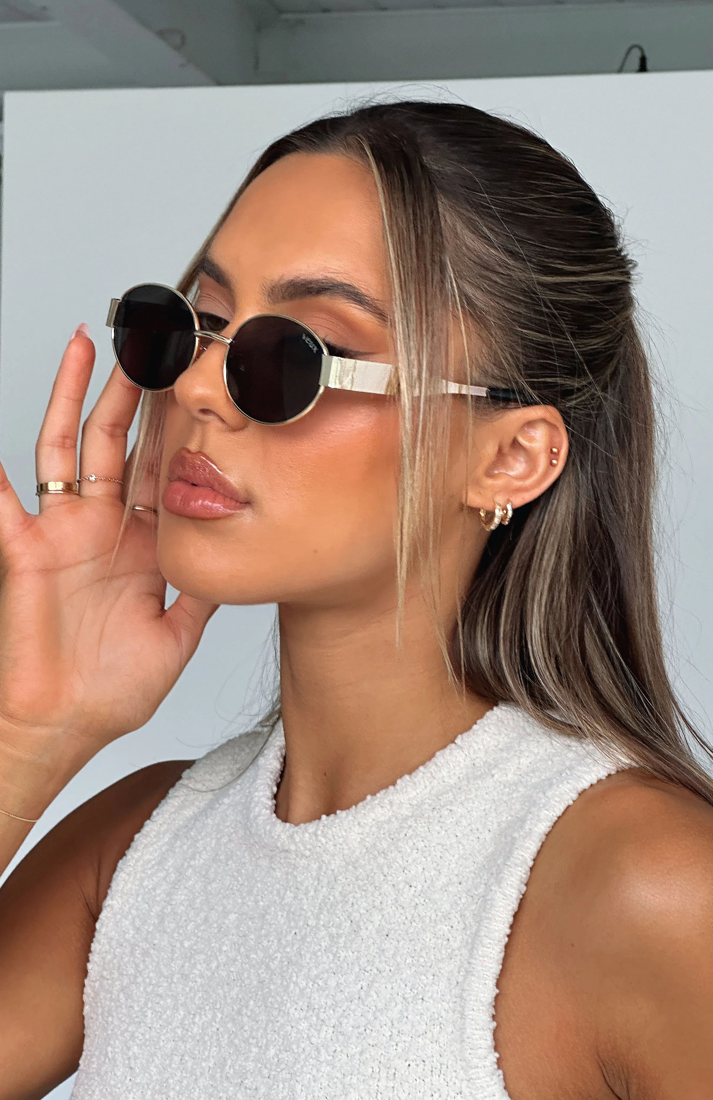 Oasis Sunglasses Gold/Black women's for a feminine touch Personalization