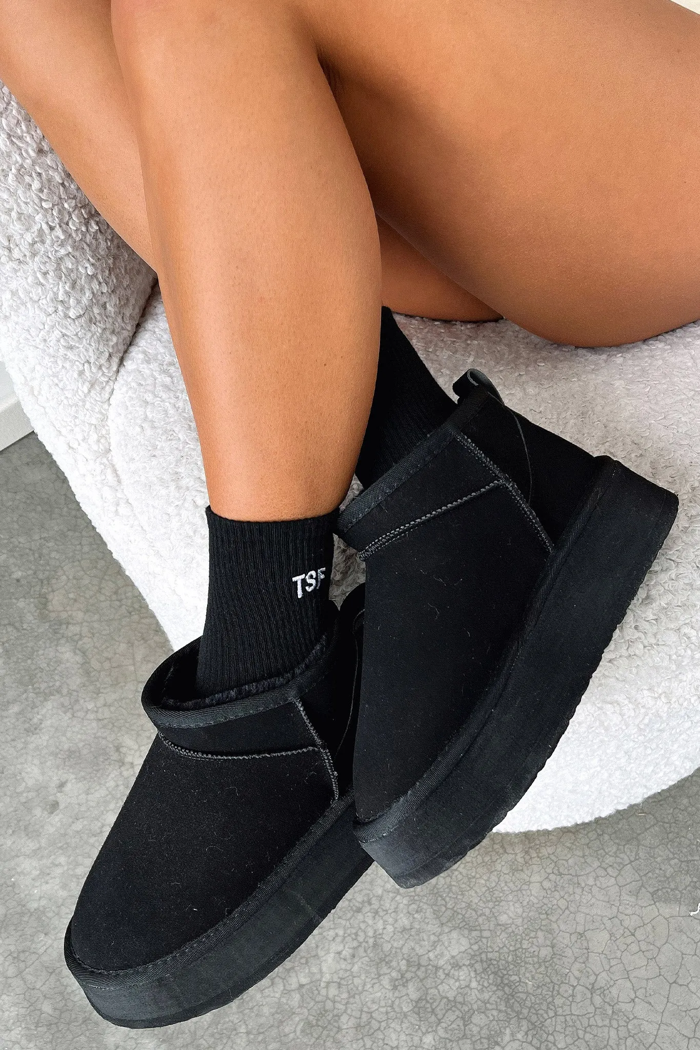Perfect For Hiking Eesha Platform Boots - Black
