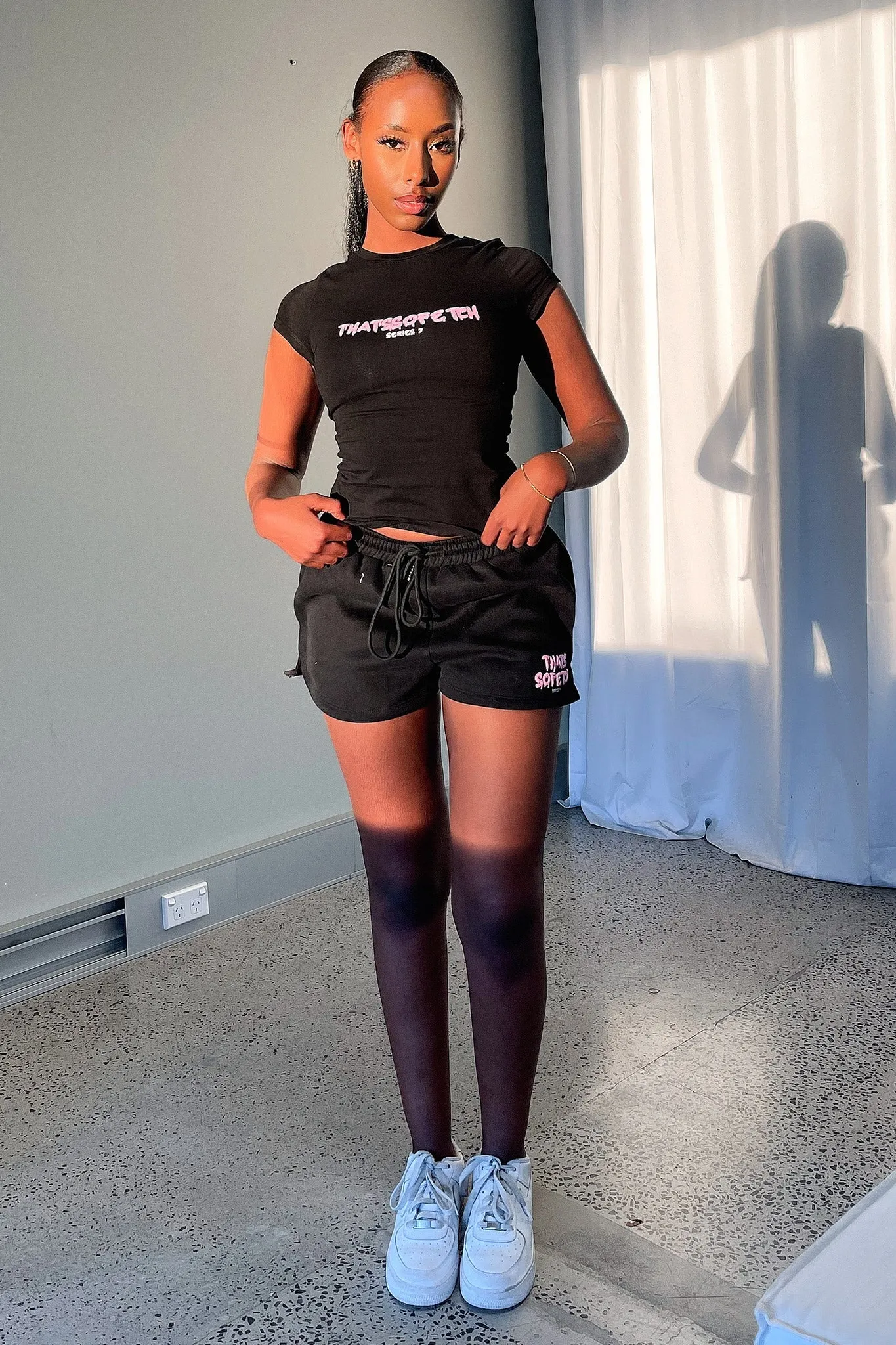 Relax Look Series 7 Tee - Black/Pink