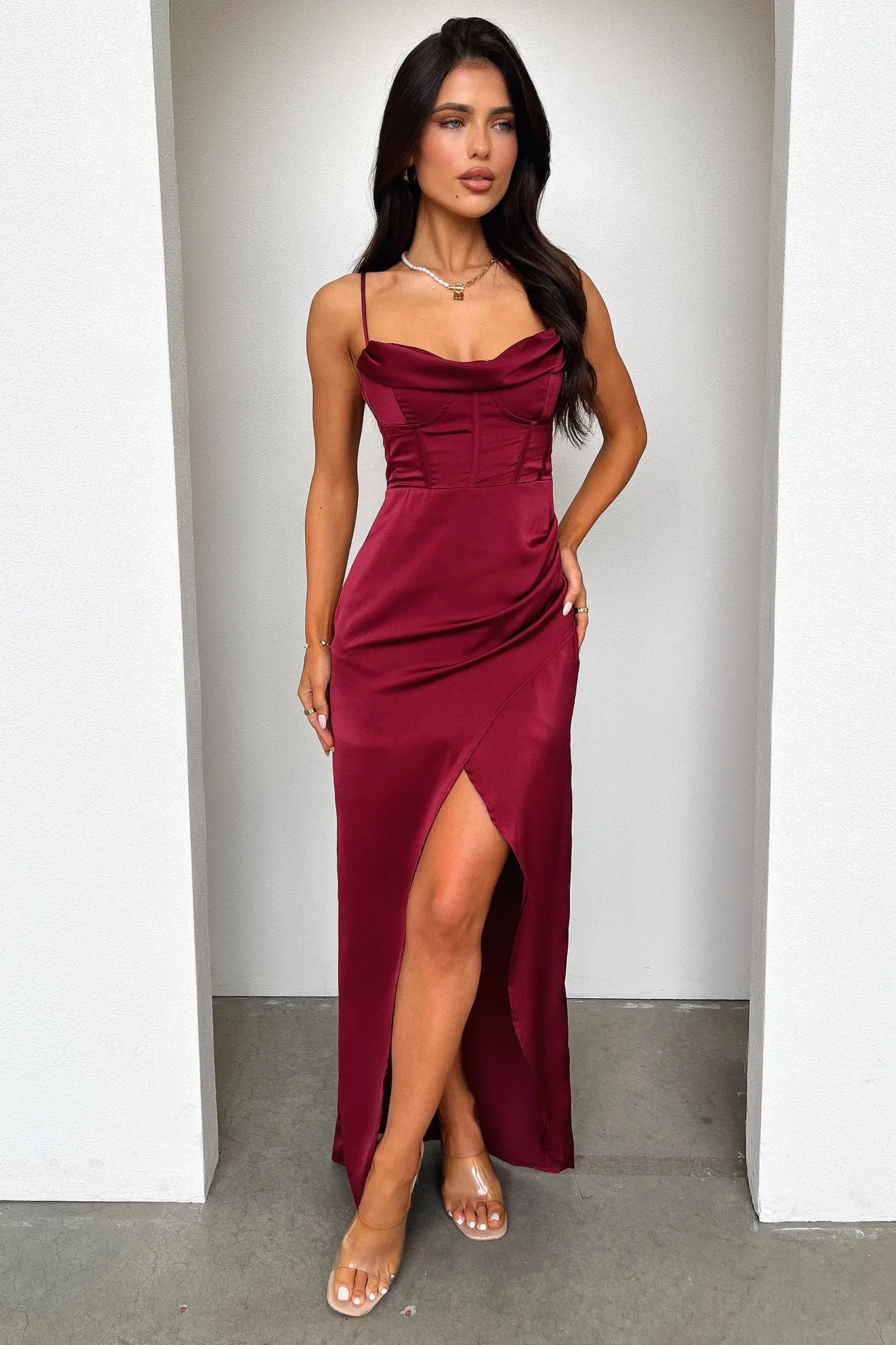 retro look Aiana Satin Maxi Dress - Burgundy