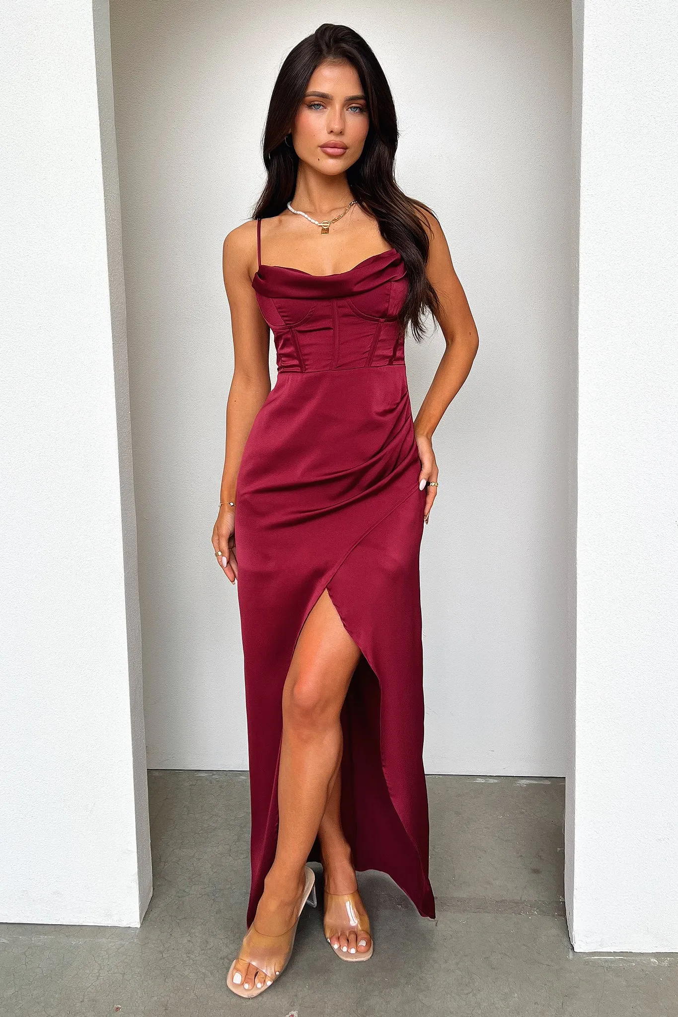 retro look Aiana Satin Maxi Dress - Burgundy