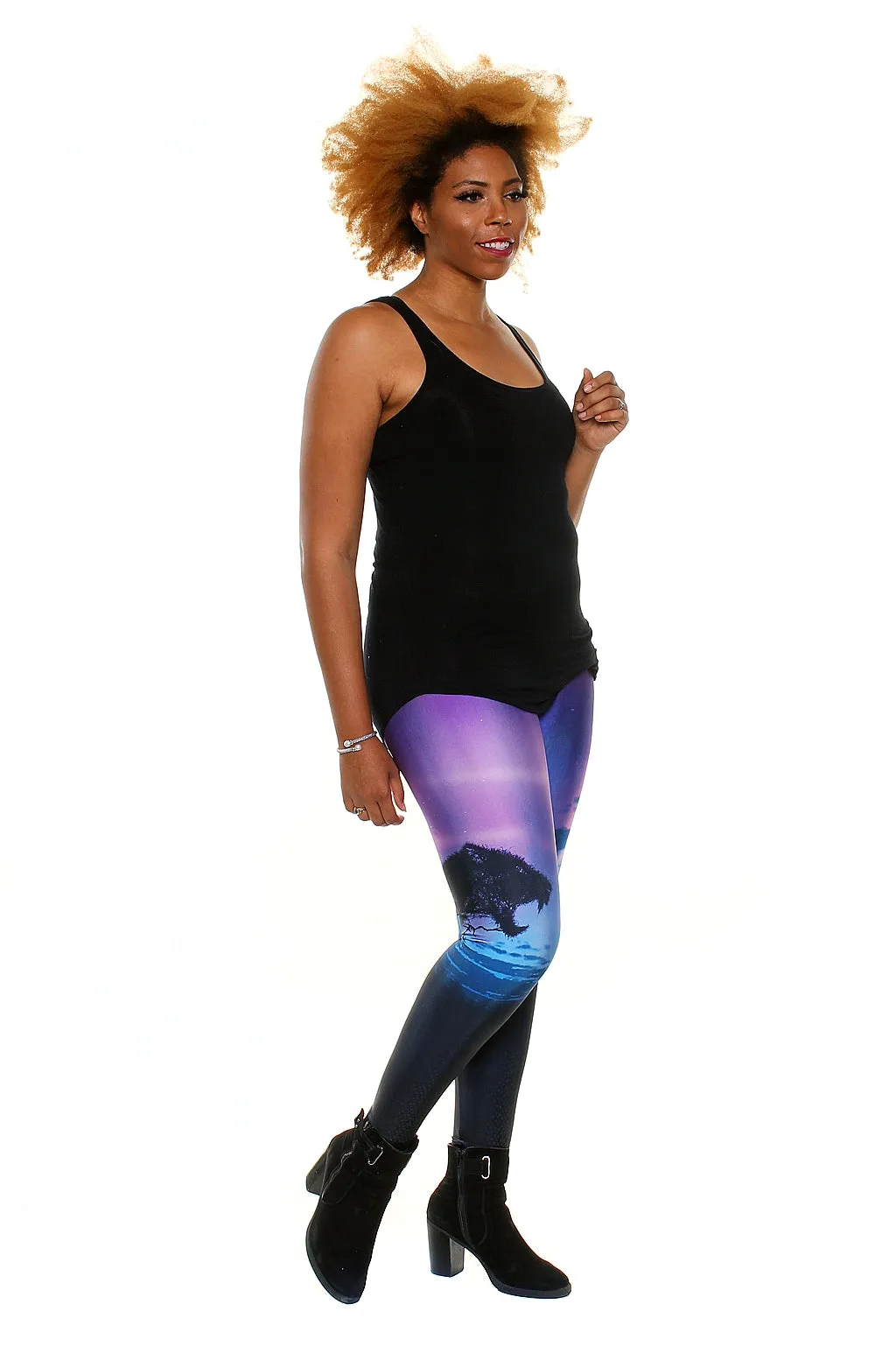 Smart and Fashionable Aurora Plains Leggings