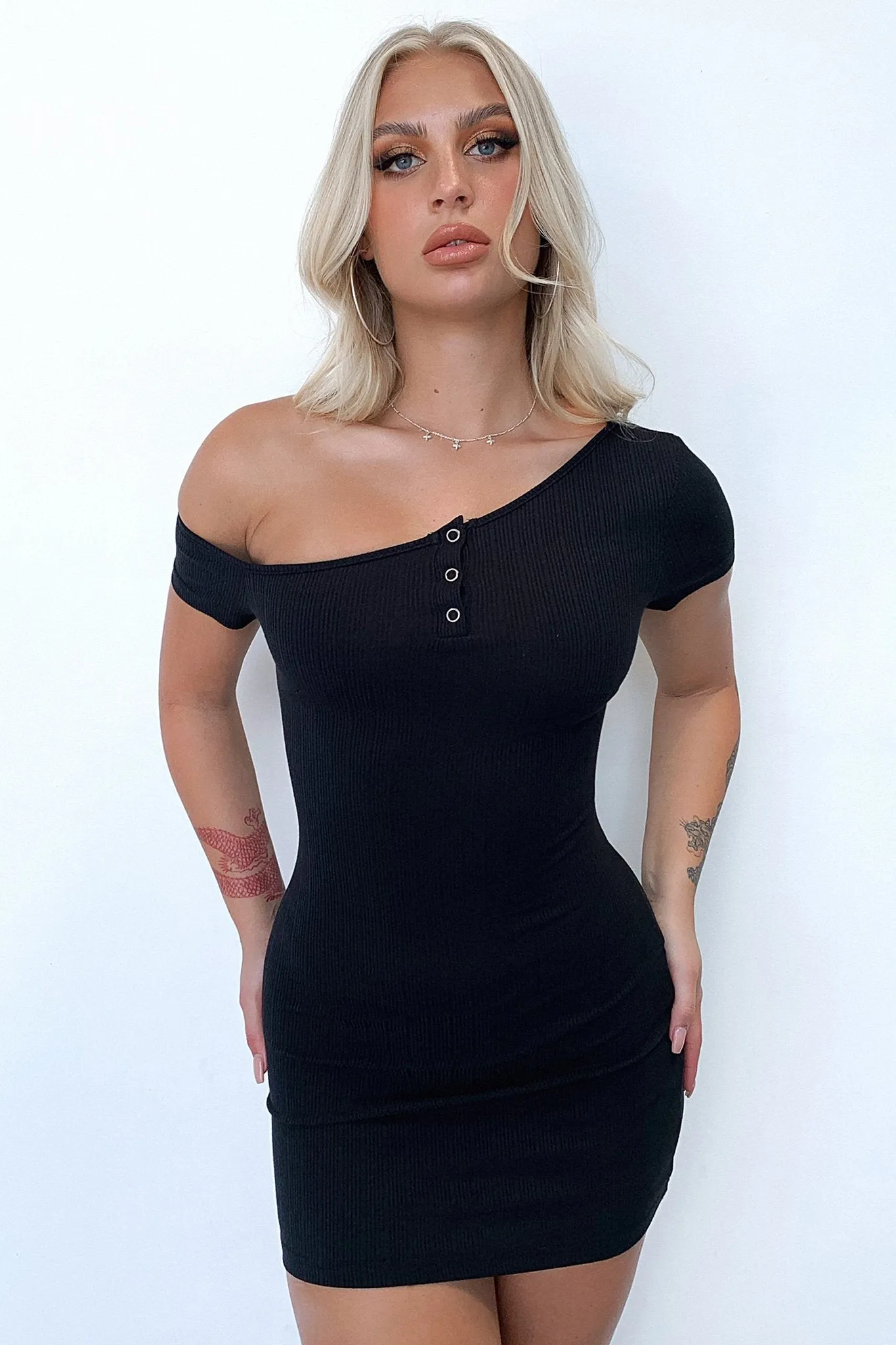 Soft Curve Horizon Dress - Black