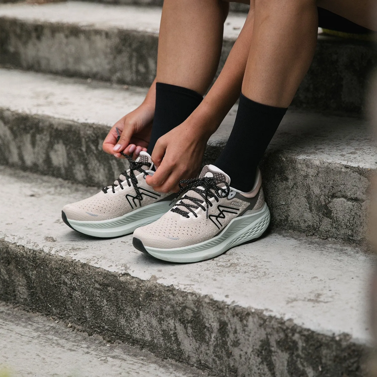 WOMEN'S MESTARI RUN 1.5 - DOESKIN / PALE AQUA Active Support System